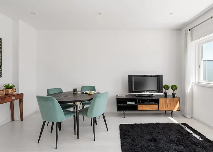 Altido Smart Flat With 2 Balconies